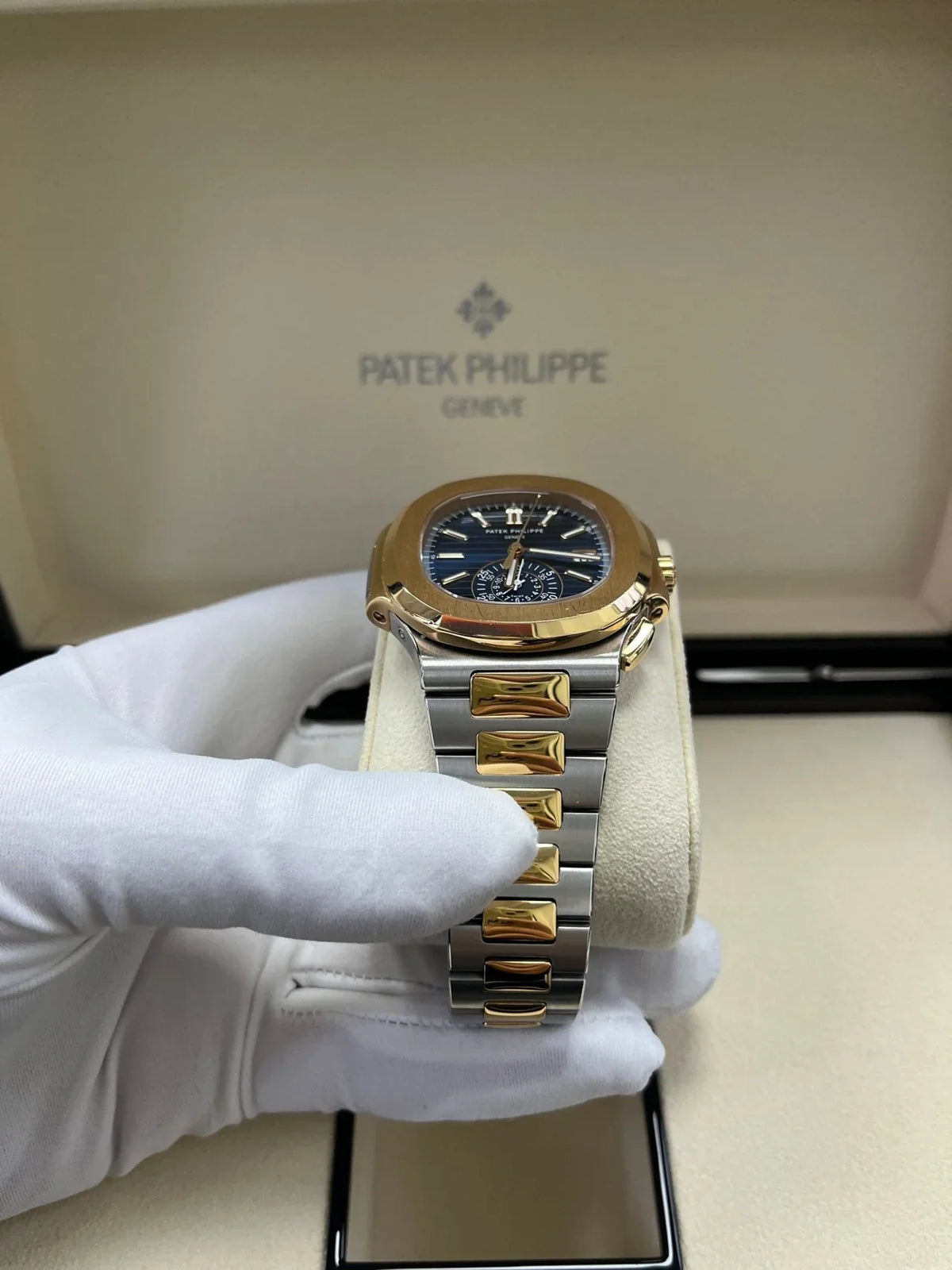 Patek Philippe Nautilus Gradient Dial - View 5